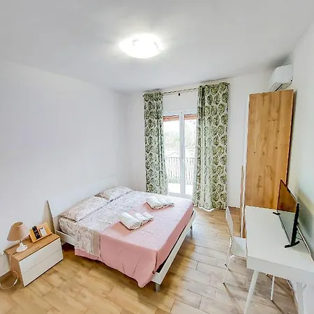 Guest house Metro *